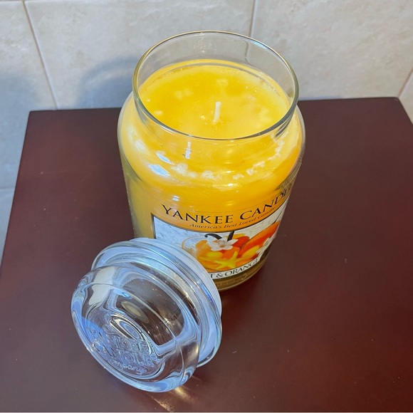NEW Yankee Candle “Star Fruit & Orange” Large Jar Candle Fruit Citrus 22 oz. - Picture 2 of 8